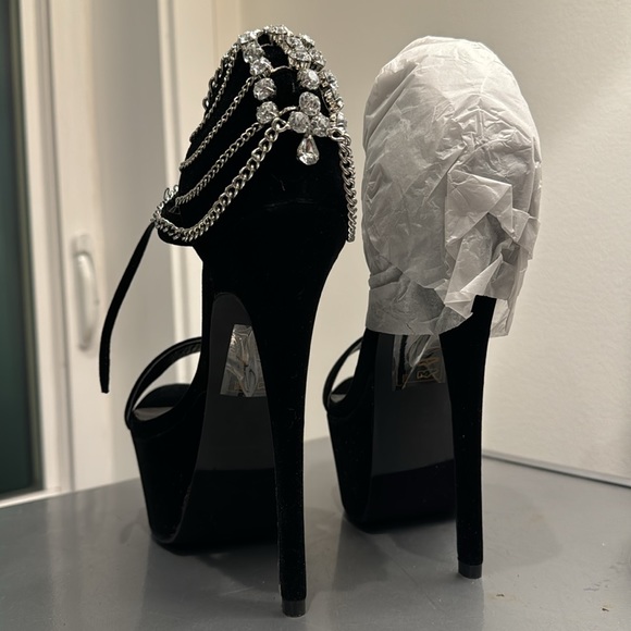 SCENE NIB NWT stiletto chain and rhinestone heels - Picture 9 of 14